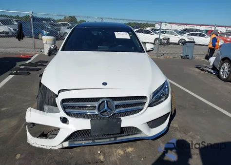 2018 Mercedes-Benz C 300 из США, поврежденный, VIN 55SWF4JB2JU270087